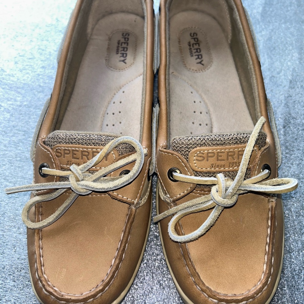 Sperry Tan Leather Flats with Moccasin Stitching